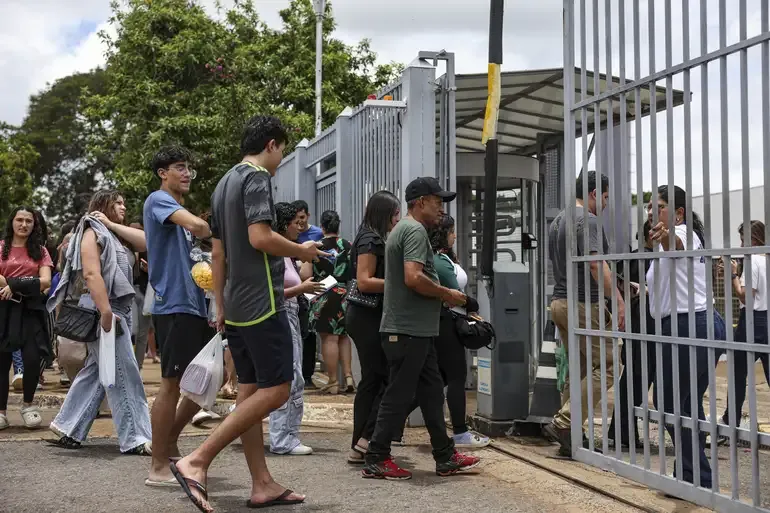 menina e sistema do sisu